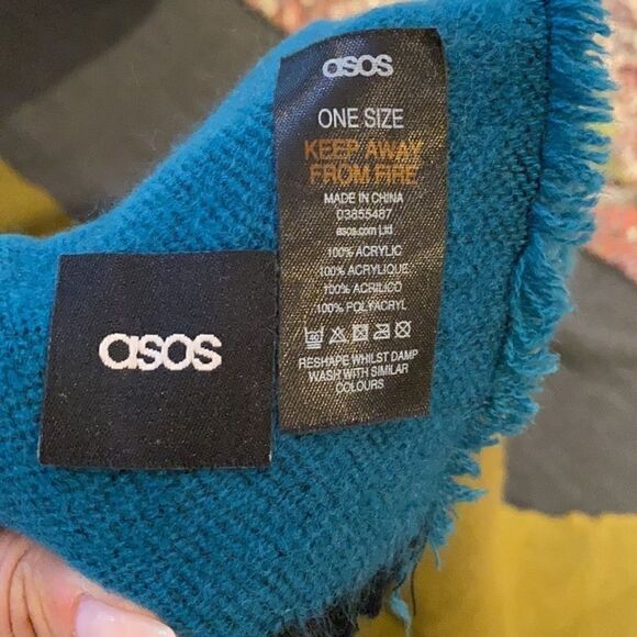 ASOS green blue and gray extra large scarf - Picture 3 of 4